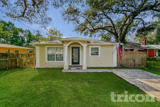 property at 8312 N Orangeview Ave