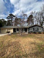 6864 Arabian Terrace in Stonecrest, GA - Building Photo