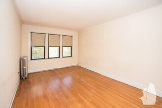 2015 W Ainslie St in Chicago, IL - Foto de edificio - Building Photo