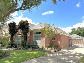 1919 Canyon Crest Dr in Sugar Land, TX - Building Photo - Building Photo