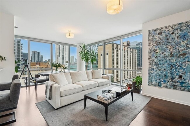 123 S Green St in Chicago, IL - Building Photo - Building Photo