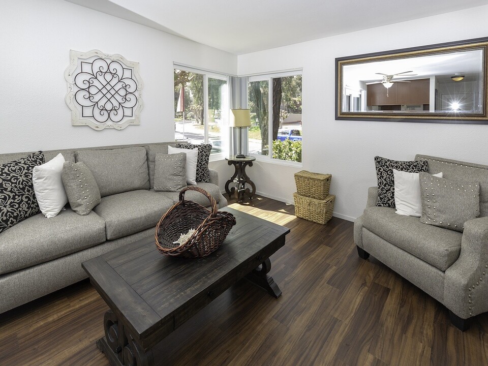 Eucalyptus Grove Apartments in Chula Vista, CA - Building Photo