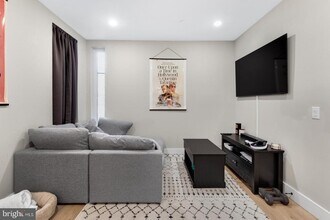 1144 Frankford Ave in Philadelphia, PA - Building Photo - Building Photo