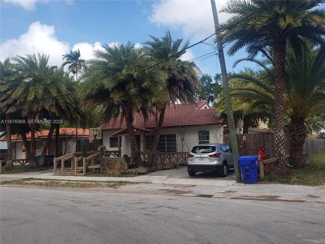 1997 SW 17th Ct in Miami, FL - Foto de edificio - Building Photo