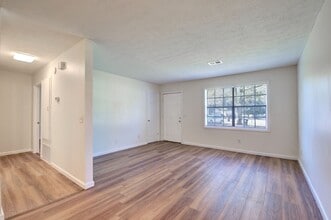 1313 Glenn Cir in Opelika, AL - Building Photo - Building Photo