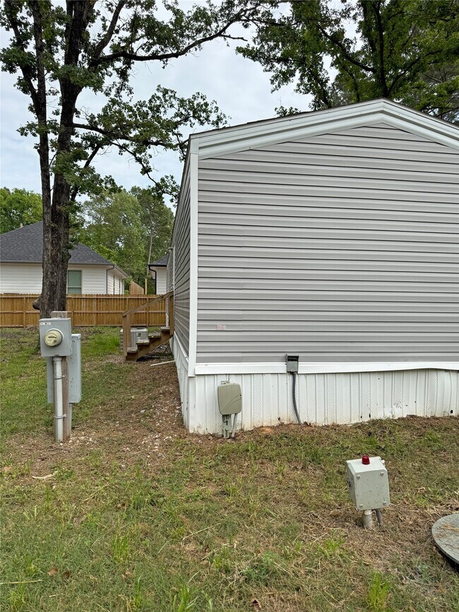 211 Antilles Dr in Pointblank, TX - Building Photo - Building Photo