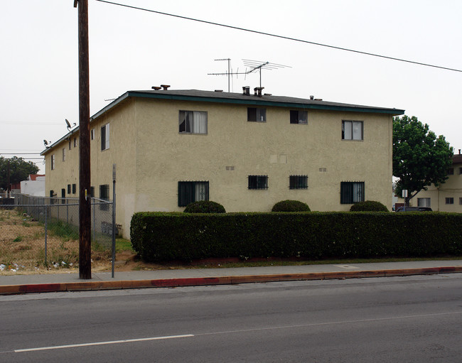 855 W 130th in Gardena, CA - Foto de edificio - Building Photo