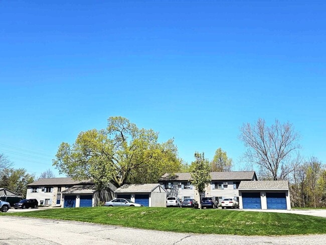 3938 Kenowa Ave in Grandville, MI - Building Photo - Building Photo