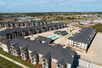 The Alps in Cleburne, TX - Foto de edificio - Building Photo