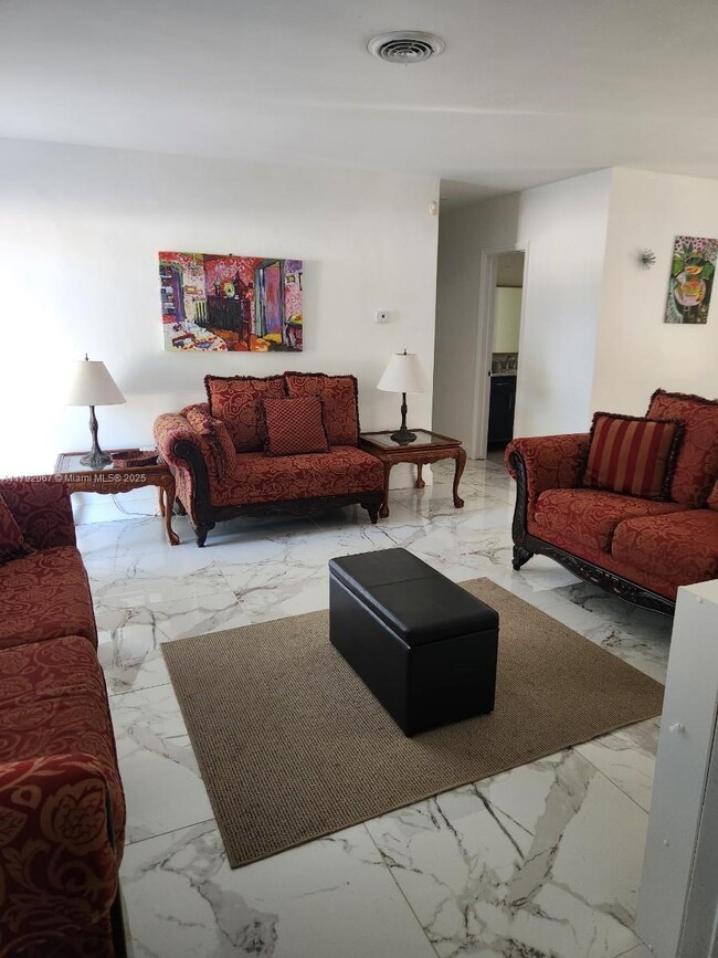 14400 SW 98th Ave in Miami, FL - Building Photo - Building Photo