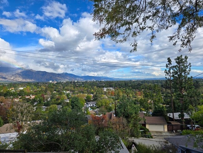 300 Sequoia Dr in Pasadena, CA - Building Photo - Building Photo