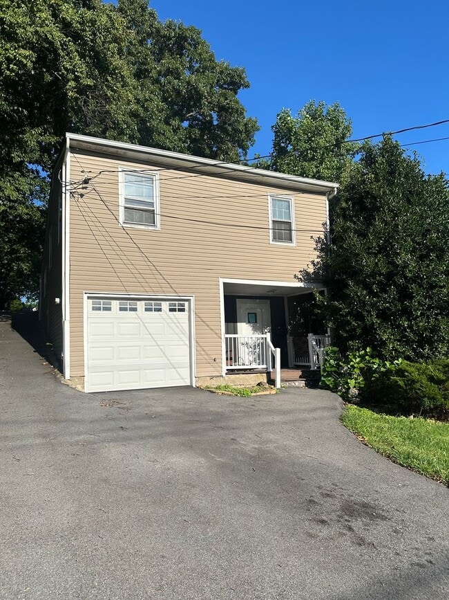 24 Linda Ln in Yonkers, NY - Building Photo - Building Photo
