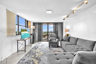 2450 NE 135th St in North Miami, FL - Building Photo - Building Photo