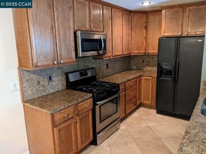 249 Sea Crest Cir in Vallejo, CA - Building Photo - Building Photo