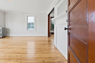 30 Cutts Ave, Unit 2 in Saco, ME - Foto de edificio - Building Photo