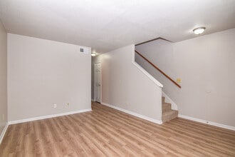 306 Crestview Dr in Summerville, SC - Building Photo - Building Photo