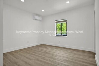 210 Beacom Blvd-Unit -210B in Miami, FL - Building Photo - Building Photo