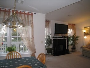 11 Evergreen Dr in Clifton, NJ - Building Photo - Building Photo