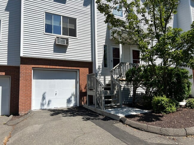 property at 925 Oronoke Rd