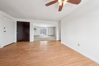 4 Losson Garden Dr in Cheektowaga, NY - Foto de edificio - Building Photo