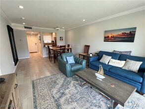 501 Forest Lakes Blvd in Naples, FL - Building Photo - Building Photo