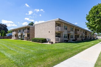 800-820 Delafield St in Waukesha, WI - Building Photo - Building Photo