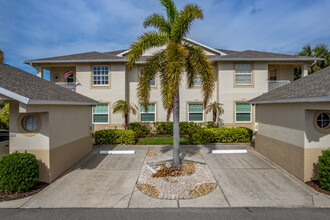 Auburn Lakes Condominiums in Venice, FL - Building Photo - Building Photo