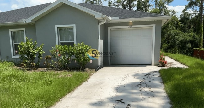 3851 Hollycrest St in Ft. Myers, FL - Building Photo - Building Photo