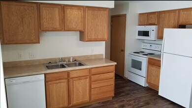 42nd Street Duplexes in Davenport, IA - Foto de edificio - Building Photo