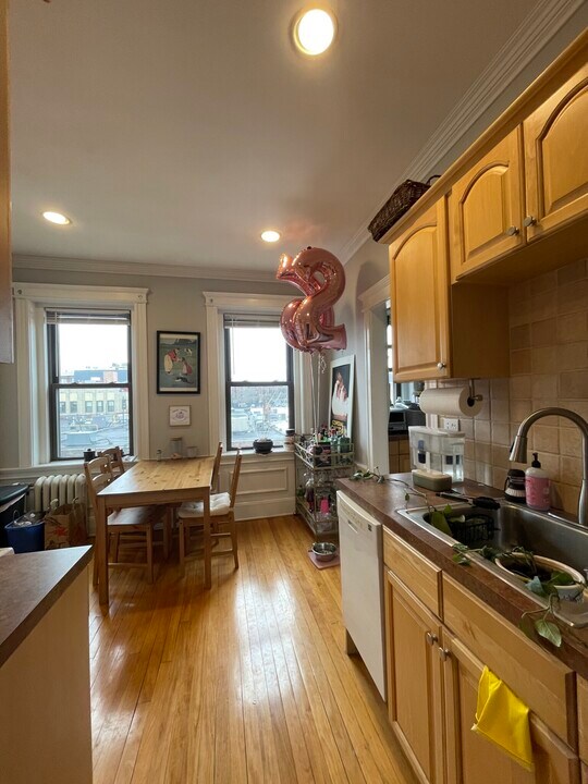 24 John St, Unit 4 in Brookline, MA - Building Photo