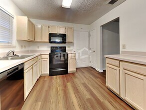 8016 Queensferry Ln in Jacksonville, FL - Building Photo - Building Photo