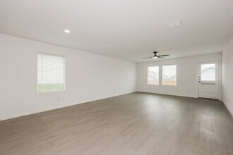 10717 Revolver Dr, Unit 3310 in Fort Worth, TX - Foto de edificio - Building Photo