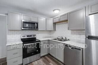 2495 Lindsay Ln in Florissant, MO - Building Photo - Building Photo