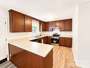 2736 Miranda Rd in Charlotte, NC - Building Photo - Building Photo