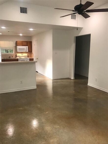 516 County Rd 2269 in Cleveland, TX - Building Photo - Building Photo