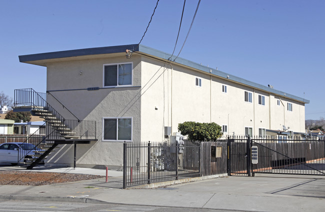 17964 Meekland Ave in Hayward, CA - Building Photo - Building Photo