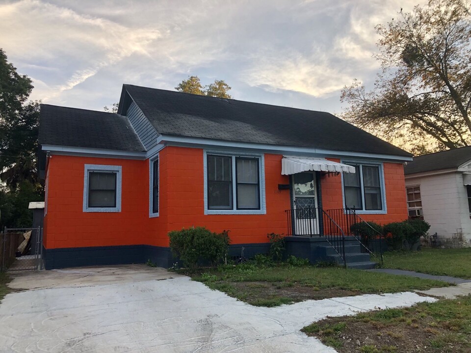 1109 W 41st St in Savannah, GA - Building Photo