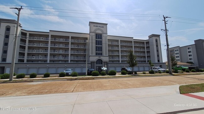 property at 1805 N Riverside Dr