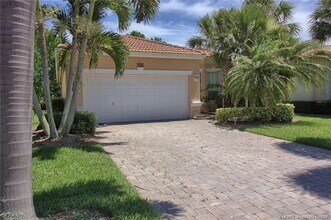 3755 NW Deer Oak Dr in Jensen Beach, FL - Building Photo - Building Photo