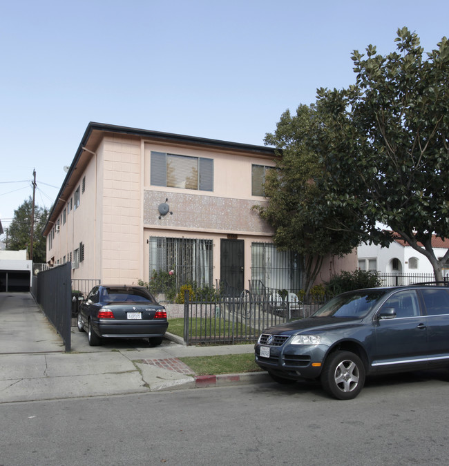 5743 La Mirada Ave in Los Angeles, CA - Building Photo - Building Photo