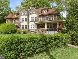 6500 Lincoln Dr in Philadelphia, PA - Building Photo