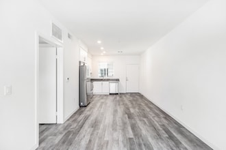 1249 W 39th Pl in Los Angeles, CA - Building Photo - Building Photo