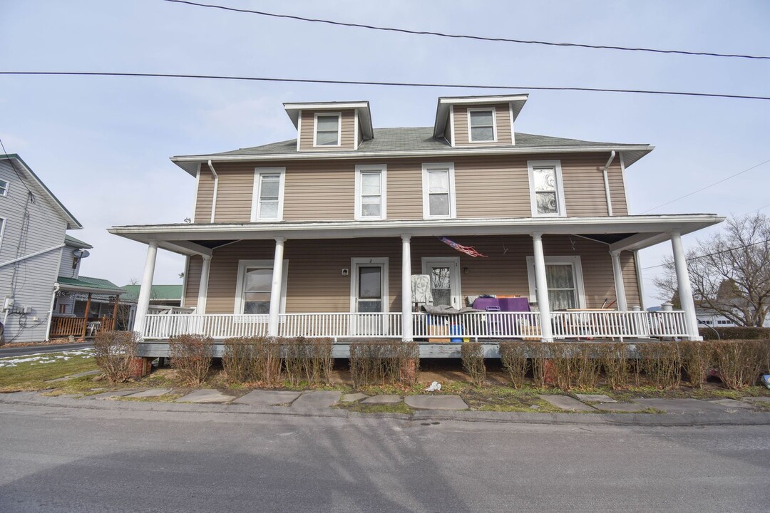 3 Fairview St in Beech Creek, PA - Building Photo