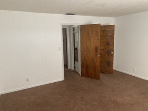 2250 W New Haven Ave in West Melbourne, FL - Building Photo - Interior Photo