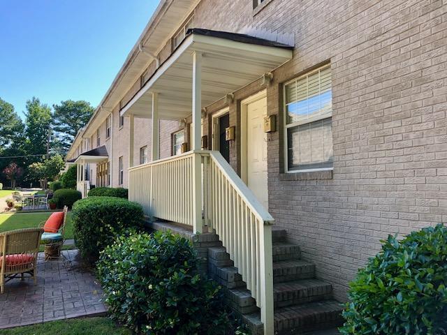 Peachtree Hills Court Apartments in Atlanta, GA - Foto de edificio