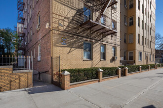 1717 Avenue N in Brooklyn, NY - Foto de edificio - Building Photo