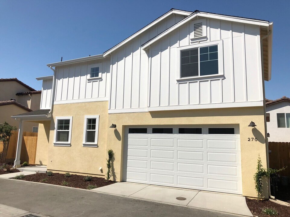 270 X-Bar-D Wy in Templeton, CA - Building Photo