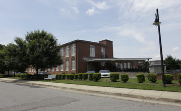 Courtyard at Highland Park in Rock Hill, SC - Building Photo - Building Photo