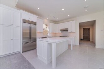 120 Rimstone in Irvine, CA - Building Photo - Building Photo