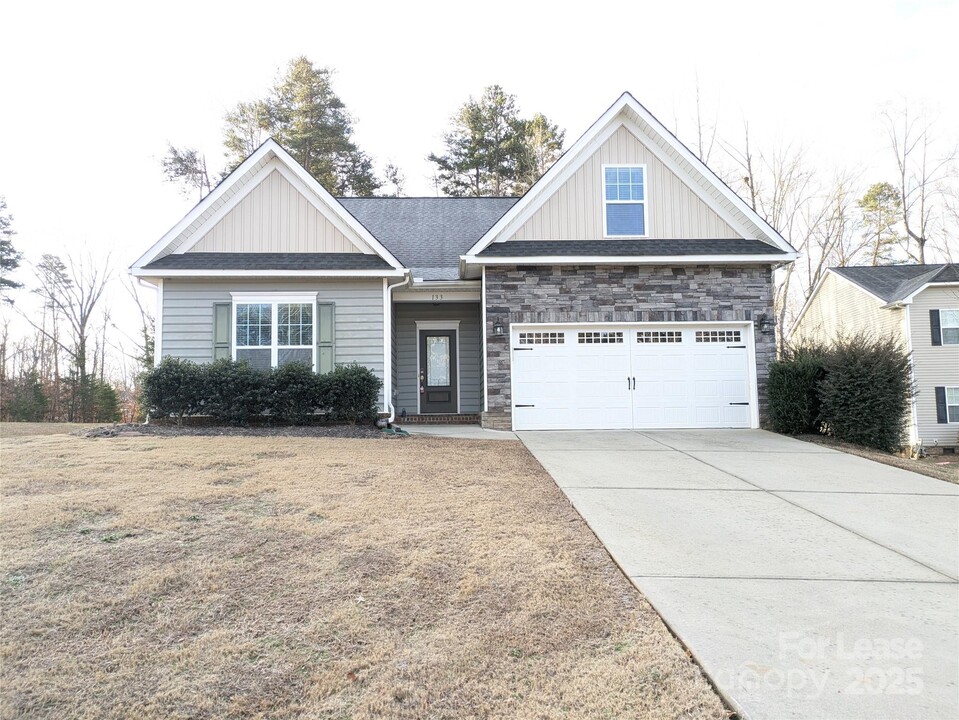 133 Early Frost Ln in Mooresville, NC - Building Photo